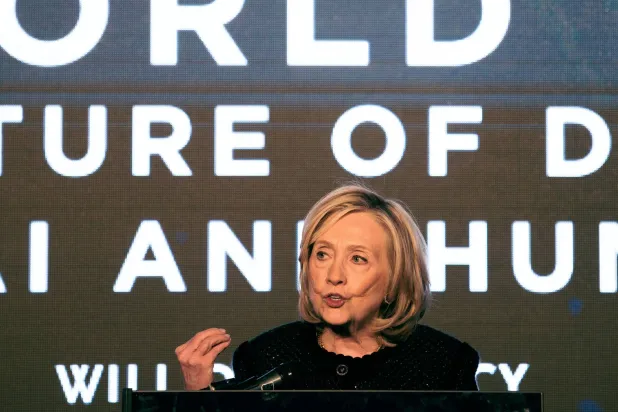 وزيرة الخارجية الأميركية السابقة هيلاري كلينتون (د.ب.أ)