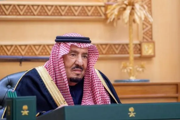 أمام خادم الحرمين... الأمراء والمسؤولون المعينون في مناصبهم الجديدة يؤدون القسم