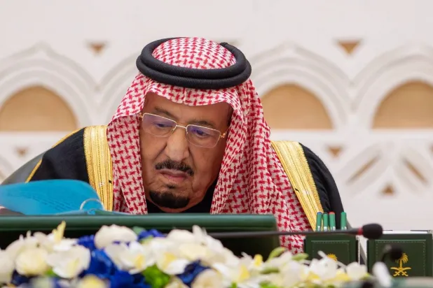 خادم الحرمين الشريفين الملك سلمان بن عبد العزيز لدى ترؤسه جلسة مجلس الوزراء في الرياض الثلاثاء (واس)