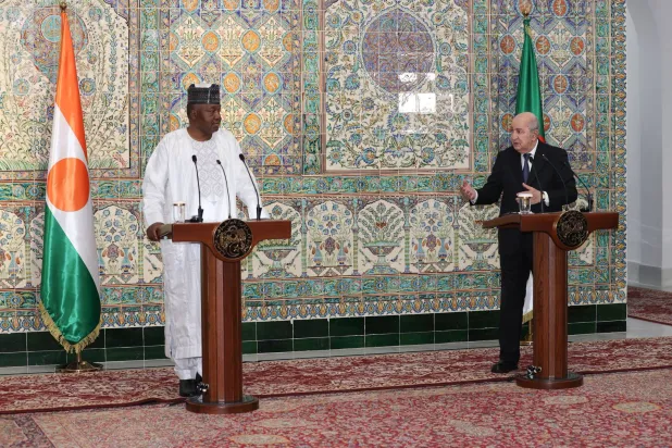 رئيسا الجزائر والنيجر خلال المؤتمر الصحافي المشترك (الرئاسة الجزائرية)