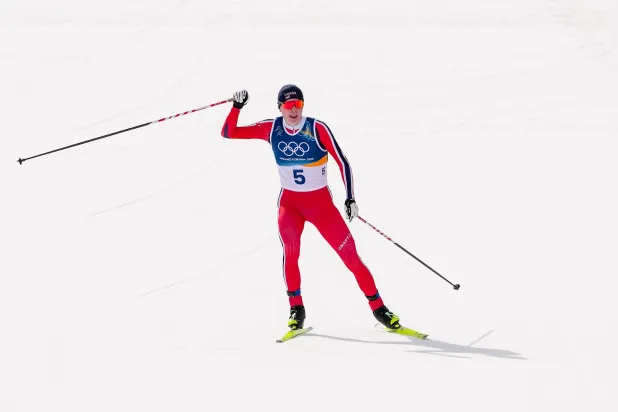 النرويجي يانز لوراس أوفتبيرو بطل التزلج الشمالي المزدوج (أ.ب)