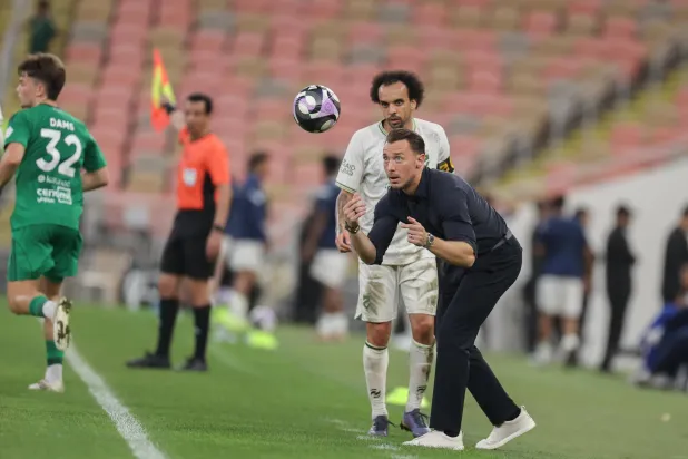 يايسله يسعى لإيجاد توازن في الأداء من أجل الحفاظ على لياقة لاعبيه (تصوير: عدنان مهدلي)