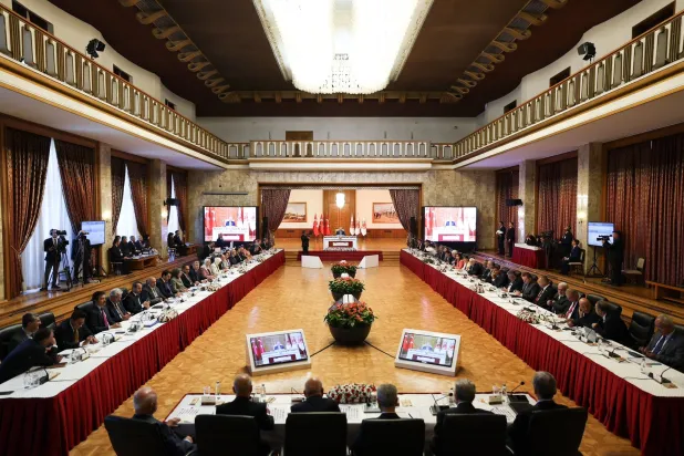 اللجنة البرلمانية تصوّت الأربعاء على مسودة تقرير يتضمن الإطار القانوني لحل حزب «العمال الكردستاني» ونزع أسلحته (البرلمان التركي - إكس)