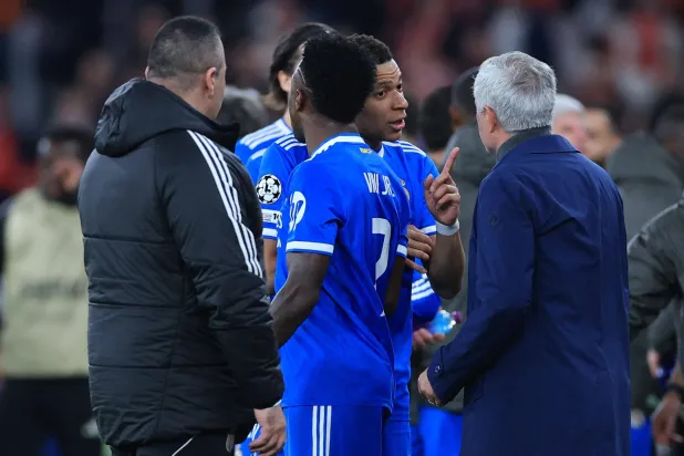 TOPSHOT - Real Madrid's French forward #10 Kylian Mbappe talks with SL Benfica's Portuguese head coach Jose Mourinho during the UEFA Champions League knockout round play-off first leg football match between SL Benfica and Real Madrid CF at Estadio da Luz in Lisbon on February 17, 2026. (Photo by PATRICIA DE MELO MOREIRA / AFP)