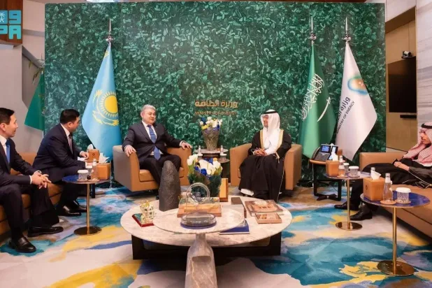 Saudi Minister of Energy Prince Abdulaziz bin Salman bin Abdulaziz receives Kazakhstan’s Foreign Minister Yermek Kosherbayev in Riyadh. (SPA)