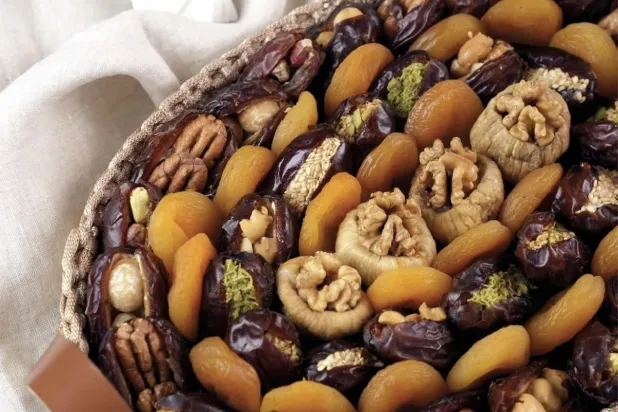 التمور... أشكال وأنواع تتصدَّر المائدة الرمضانية 