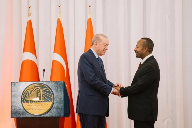 الرئيس التركي خلال مؤتمر صحافي مع رئيس الوزراء الإثيوبي في أديس أبابا (وكالة الأنباء الإثيوبية)