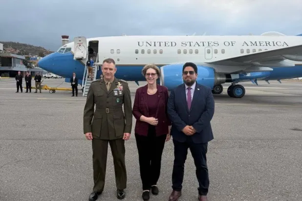 General Francis Donovan ve Savaş Bakan Yardımcısı Joseph Humer Karakas'ta (ABD Güney Komutanlığı'nın X hesabı)