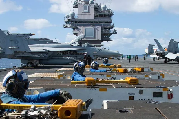 A shot showing personnel preparations aboard the US aircraft carrier "Gerald Ford" (US Navy)