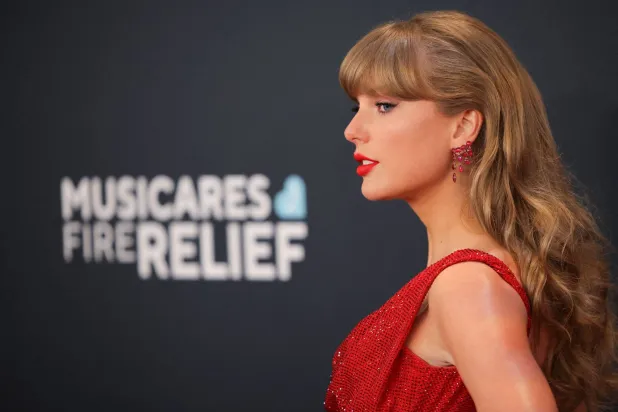 FILE PHOTO: Taylor Swift poses at the red carpet during the 67th Annual Grammy Awards in Los Angeles, California, US, February 2, 2025. REUTERS/Daniel Cole/File Photo