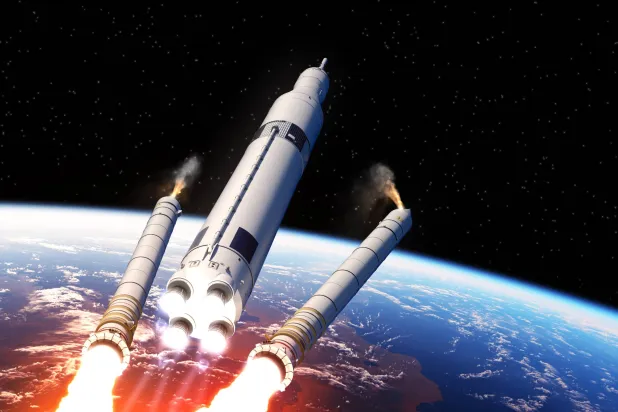 السماء أيضاً تحتفظ ببقايا ما يعبُرها (شاترستوك)