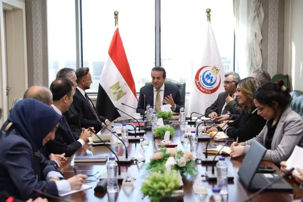وزير الصحة المصري خالد عبد الغفار يناقش إجراءات تنفيذ مشروع المدينة الطبية مع وفد من إحدى الشركات التركية (وزارة الصحة المصرية)