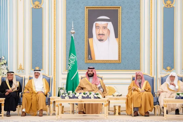 ولي العهد السعودي الأمير محمد بن سلمان لدى استقباله المهنئين بشهر رمضان في قصر اليمامة (واس)