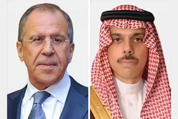 Saudi Minister of Foreign Affairs Prince Faisal bin Farhan bin Abdullah and his Russian counterpart Sergei Lavrov. (Saudi Foreign Ministry)