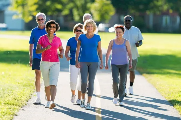 المشي من أبسط التمارين وأكثرها فاعلية للشيخوخة الصحية (جامعة تكساس إيه آند إم)