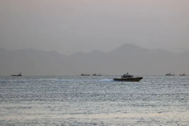 16 Ağustos 2022'de Tayvan'ın Matsu takımadalarındaki Nangan Adası açıklarında bir Tayvan sahil güvenlik gemisi (Reuters)