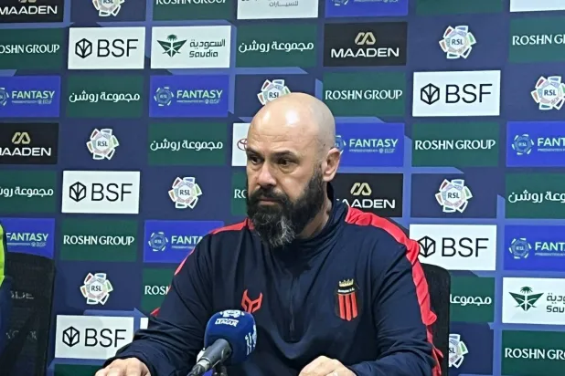 ماوريسيو دولاك مدرب فريق الرياض (الشرق الأوسط)