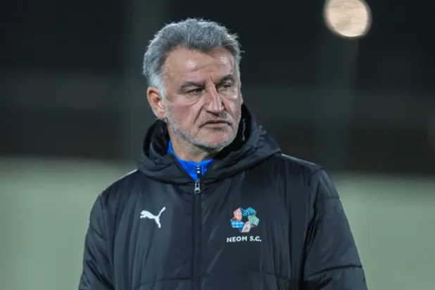 الفرنسي كريستوف غالتييه مدرب فريق نيوم (نادي نيوم)