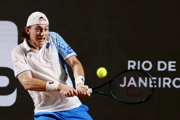 البيروفي إغناسيو بيوس يتألق في ريو (رويترز)