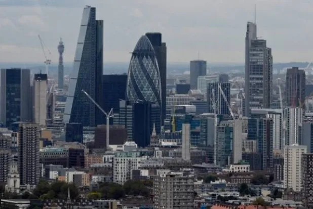 مشهد عام للحيّ المالي في لندن (رويترز)