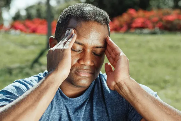 إصابة الدماغ الرضّية تُعد أكثر شيوعاً بين الرجال والأطفال الصغار (بيكسلز)