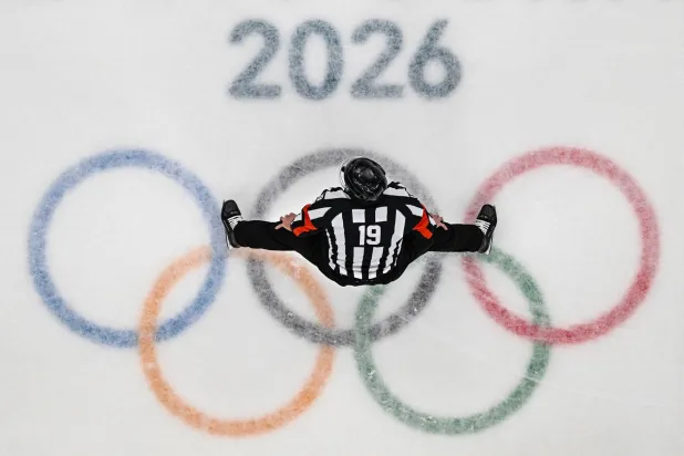 نهائي هوكي الجليد بالأولمبياد يجمع كندا وأميركا (أ.ف.ب)