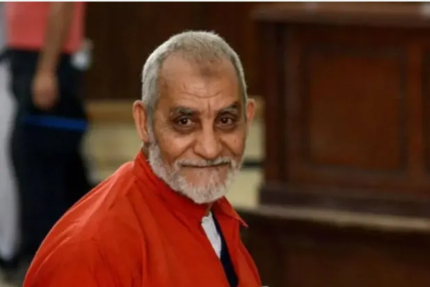 مرشد «الإخوان» محمد بديع خلال إحدى جلسات محاكمته في مصر (أرشيفية)