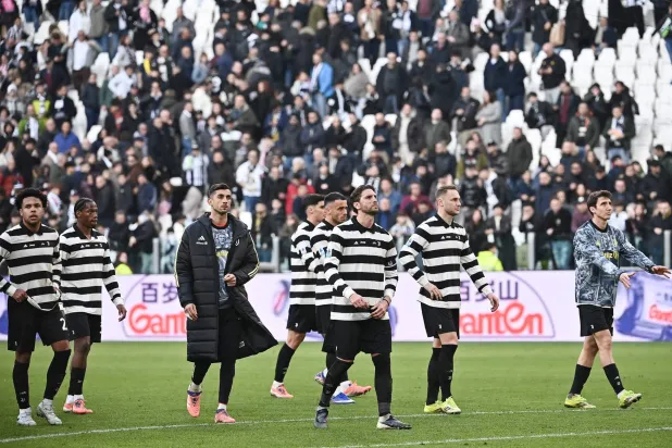 Juventus' players leave the pitch at the end of the Italian Serie A football match between Juventus and Como at the Allianz stadium in Turin on February 21, 2026. (AFP)