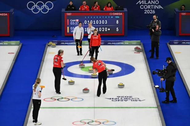 كندا هزمت أميركا وانتزعت برونزية كيرلنغ السيدات (أ.ف.ب)