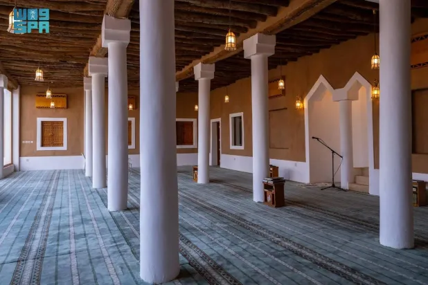 The renovation utilized traditional mud, stone, and wood to preserve the mosque's authentic Najdi architectural style. (SPA)