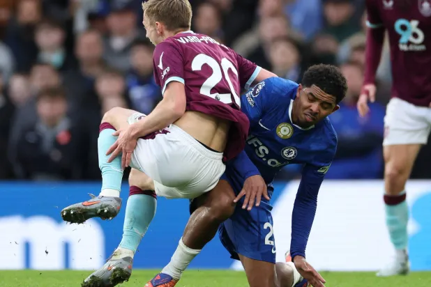 تشيلسي اكتفى بالتعادل على أرضه مع بيرنلي (رويترز)