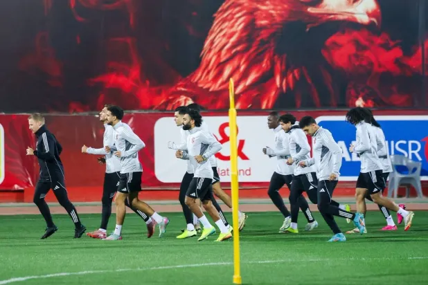 يدخل الأهلي المواجهة وهو مثقل بالغيابات والإيقافات لكن لا بديل أمامه سوى الفوز (نادي الأهلي المصري)