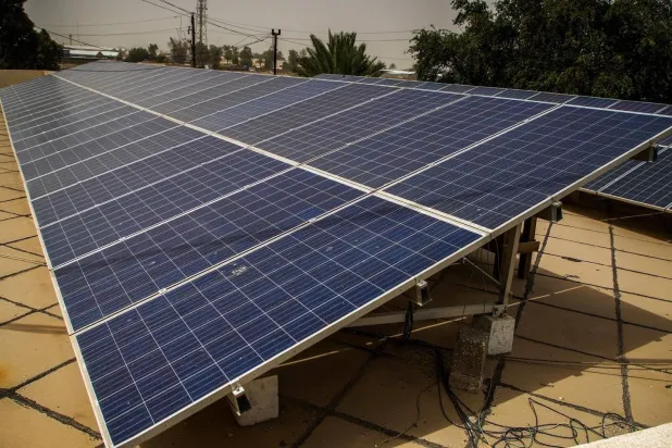 حدد العراق 5 % جمارك على نسبة الخلايا الشمسية وبطاريات الليثيوم والإنفريتر والكيبل لكل مادة (إكس)