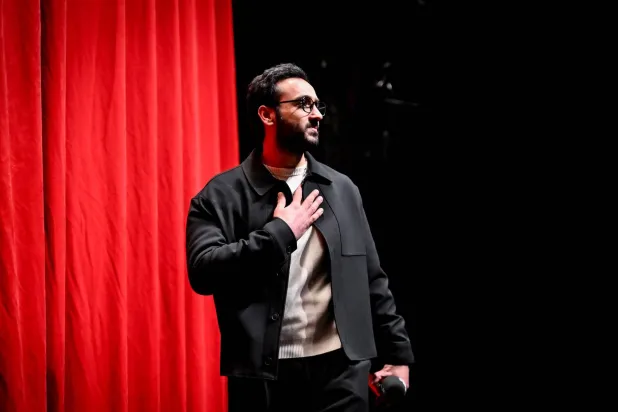 توفيق صابوني خلال عرض الفيلم في «مهرجان برلين» (إدارة المهرجان)