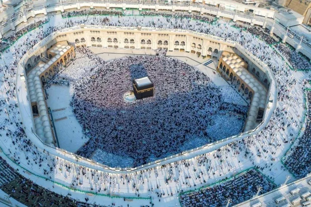 طوعت وزارة الحج في السعودية التقنية لراحة الزوار والمعتمرين (واس)