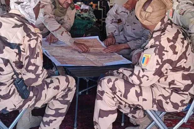 قيادات عسكرية من شرق ليبيا والجيش التشادي خلال عملية التنسيق (رئاسة أركان الجيش الوطني)