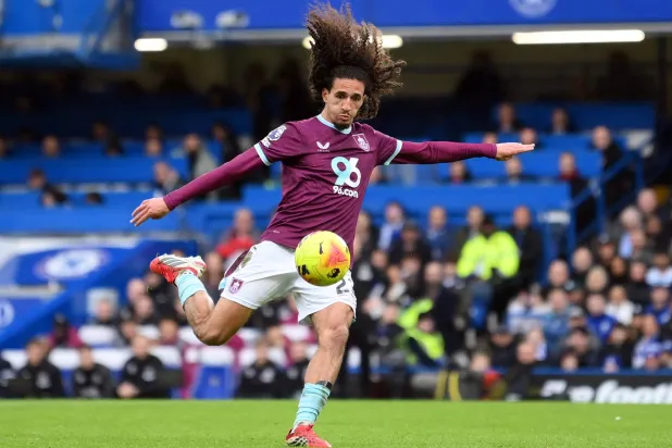 حنبعل المجبري لاعب وسط بيرنلي (رويترز)