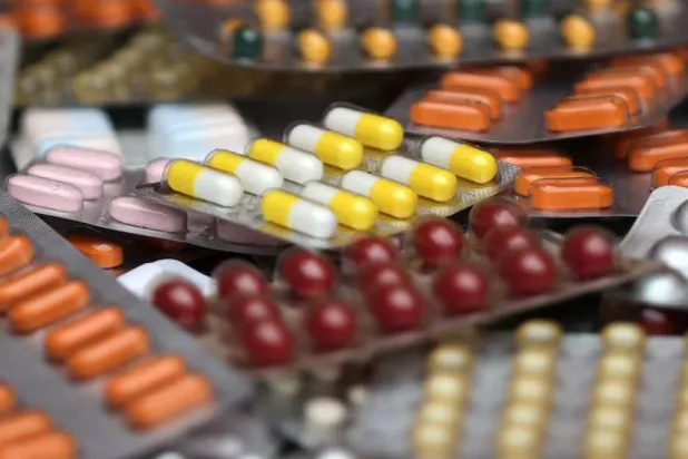 يمكن أن تؤثّر بعض المكملات في مستويات سكر الدم أو تتفاعل مع أدوية أخرى (أرشيفية - رويترز)