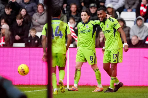 فرحة لاعبي فولهام بالفوز على سندرلاند (د.ب.أ)