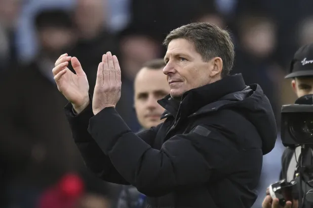 أوليفر غلاسنر مدرب كريستال بالاس (رويترز)