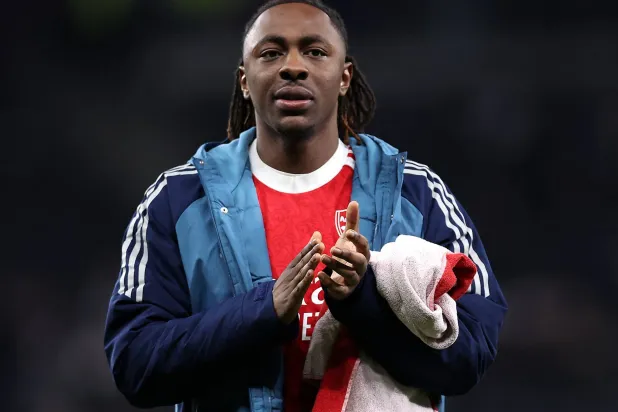 إيبيريتشي إيزي نجم آرسنال (رويترز)