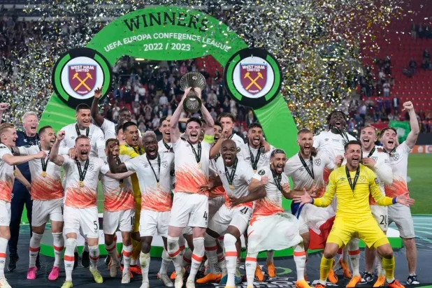 وست هام دفع ثمن الفوز ببطولة الكونفرنس القارية مفرطا في أبرز نجومه ومتخليا عن مدربه ديفيد مويز (غيتي)