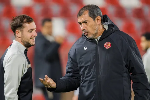 البرازيلي فابيو كاريلي قال إنه يفكر بالمجموعة التي يمتلكها دون النظر للغيابات (نادي ضمك) 