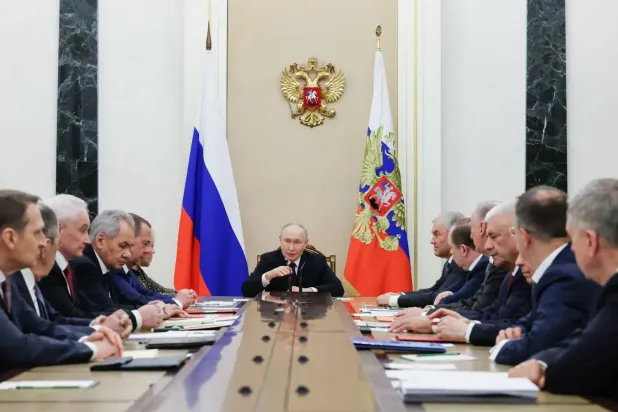 Putin, Kremlin'de Ulusal Güvenlik Konseyi toplantısına başkanlık ediyor (AP)