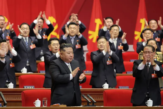 زعيم كوريا الشمالية كيم جونغ أون في المؤتمر التاسع  لحزب العمال الحاكم في البلاد (د.ب.أ)