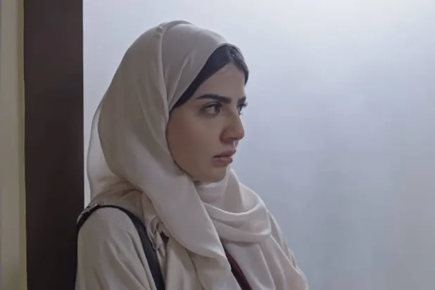 الممثلة السعودية نيرمين محسن في مشهد من المسلسل (شاهد)