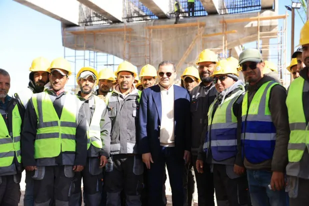 الدبيبة يتفقد أعمال تنفيذ جسر المدينة الرياضية بمصراتة الأسبوع الماضي (مكتب الدبيبة)