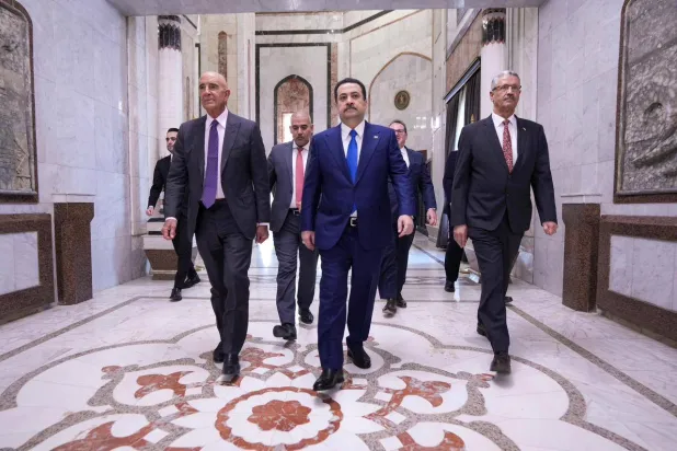 رئيس الوزراء مع المبعوث الأميركي (إعلام رئاسة الوزراء)