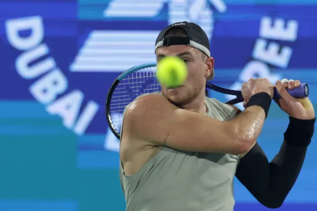 البريطاني جاك دريبر يتألق في دبي (إ.ب.أ)