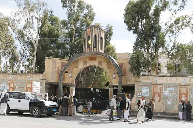 منزل الأحمر الذي تعرض للحصار الحوثي في شمال صنعاء (فيسبوك)